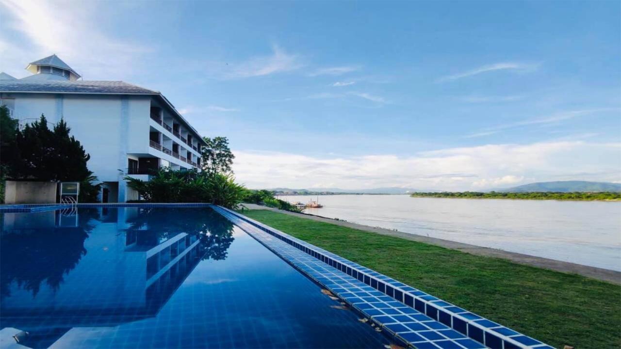 โรงแรม สยามไทรแองเกิ้ล เชียงแสน