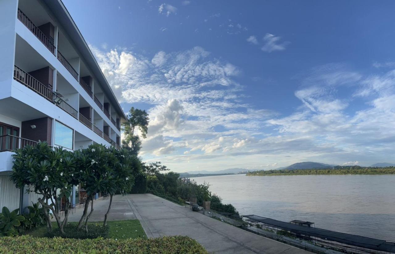 โรงแรม สยามไทรแองเกิ้ล เชียงแสน