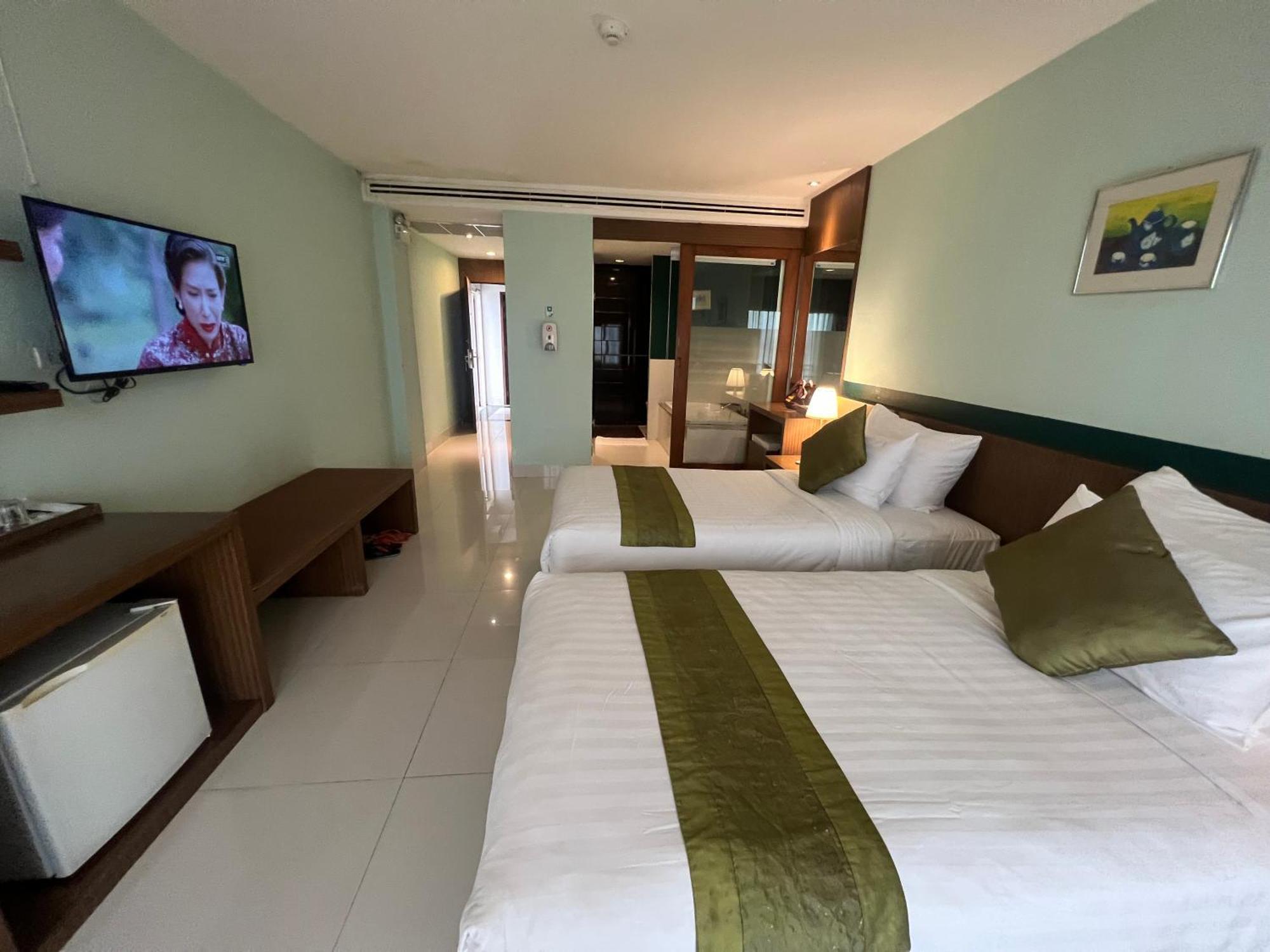 โรงแรม สยามไทรแองเกิ้ล 4*