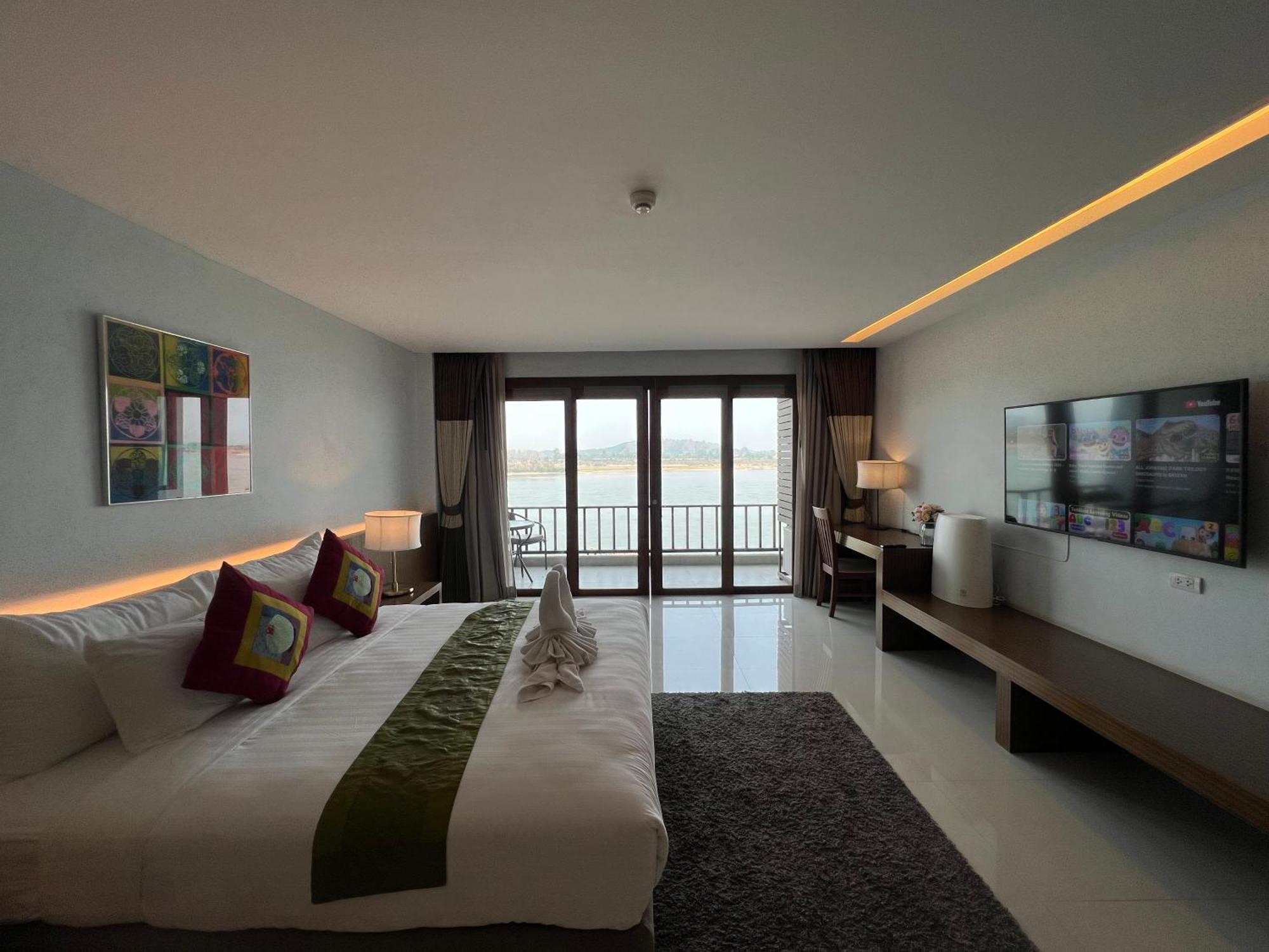 สยามไทรแองเกิ้ล โรงแรม 4*